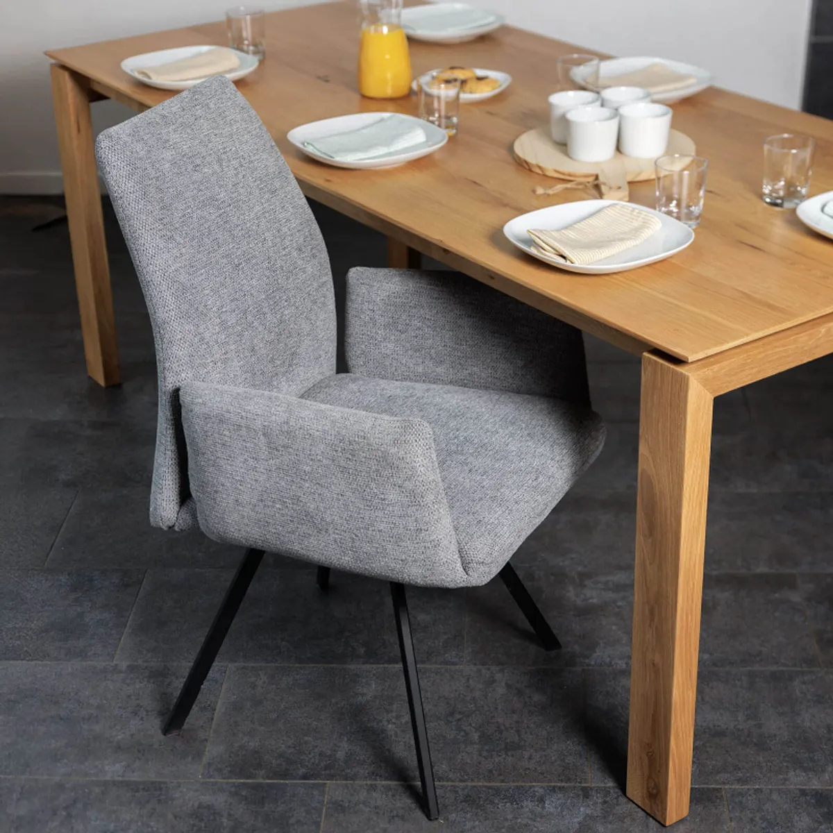 Jules - Fauteuil confortable en tissu avec dossier inclinable et pieds en métal