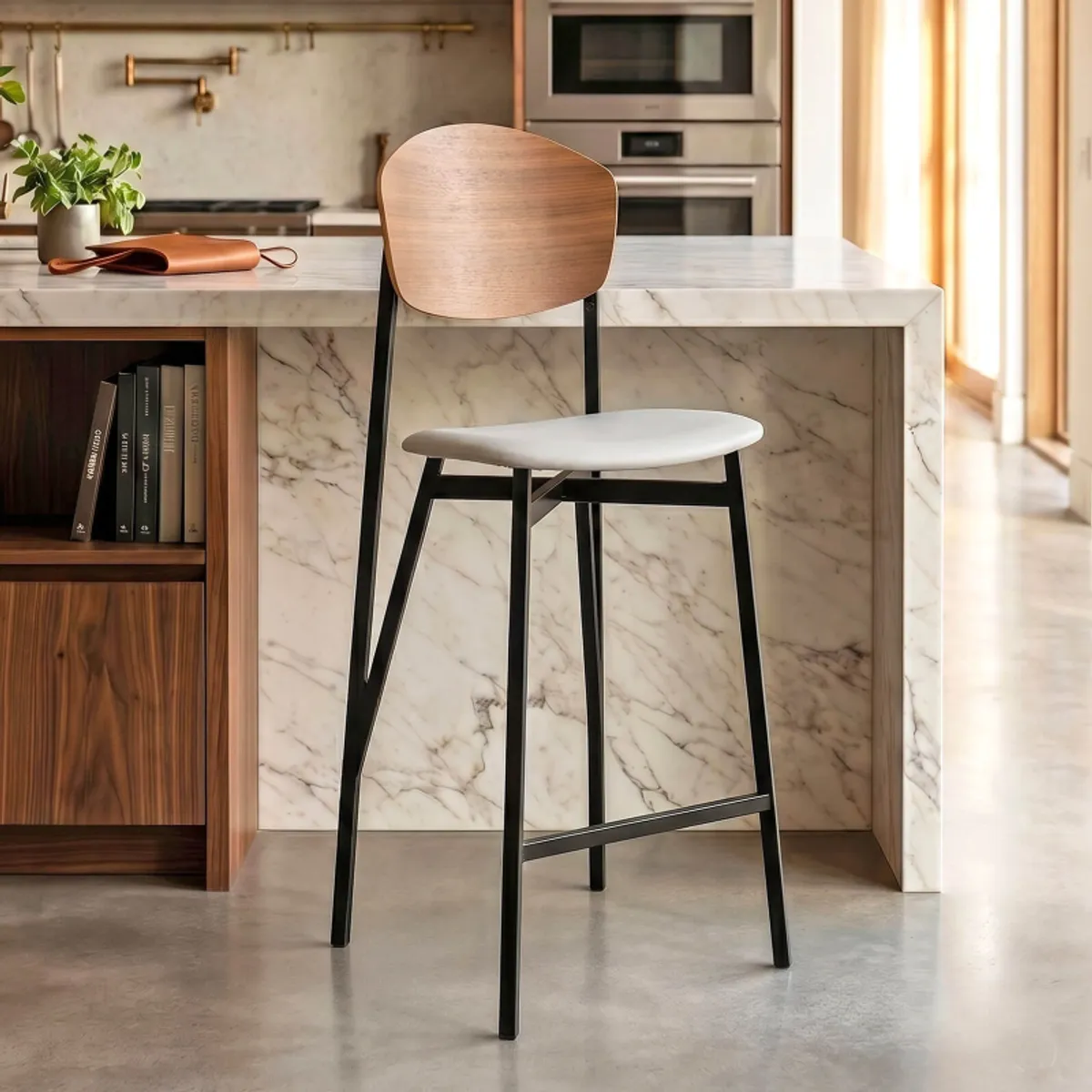 Artémis Carrier® - Tabouret snack design français assise en simili dossier bois et pieds en métal