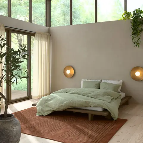 Lit 140x200 en pin massif avec table de chevet bois foncé JAPAN