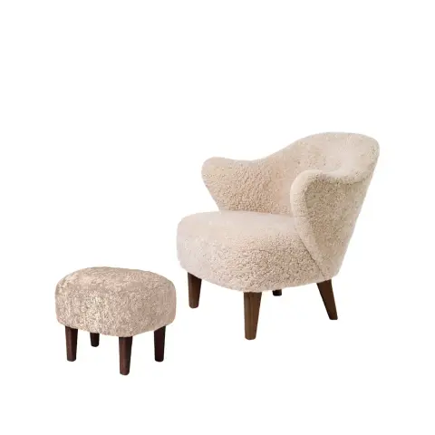 Fauteuil et repose-pieds Ingeborg peau de mouton moonlight, repose-pieds inclus, pieds en chêne fumé