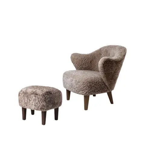 Fauteuil et repose-pieds Ingeborg peau de mouton sahara, repose-pieds inclus, pieds en chêne fumé