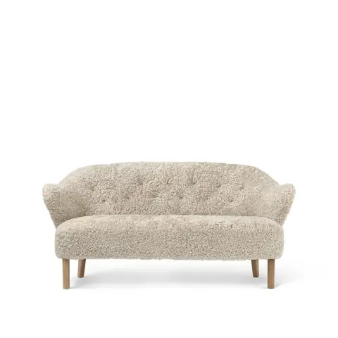 Canapé Ingeborg 2,5 places peau de mouton moonlight, pieds en chêne nature